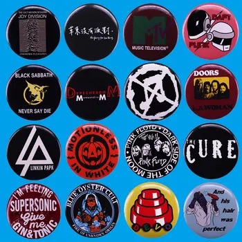 Várias Bandas De Rock Logotipo Plástico Broche De Música Popular Álbum De Música Distintivo De Lapela Do Hoodie Da Mochila, Chapéu De Pinos Acessórios Decorativos